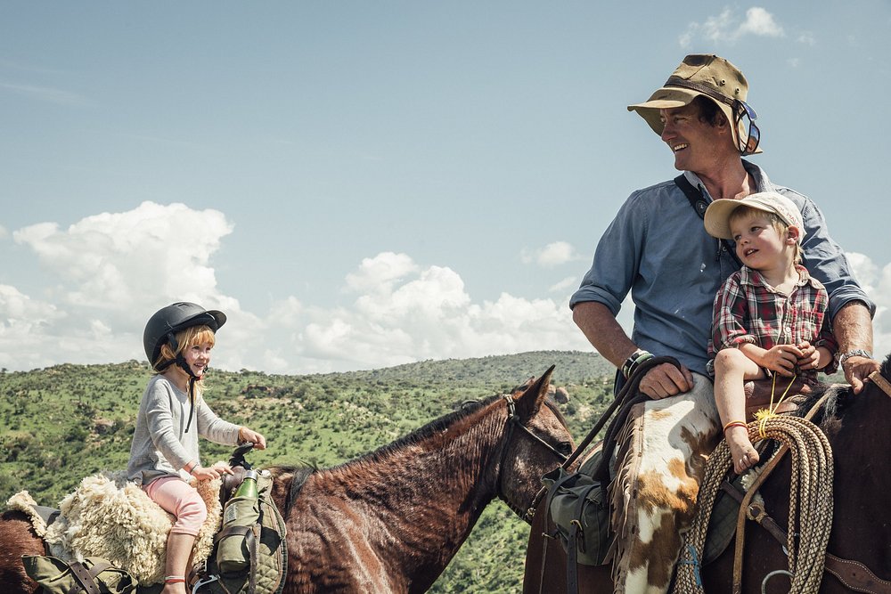 nomad-horseback-mobile